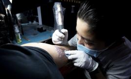 Niño mexicano gana popularidad como tatuador gracias a su "ligerita" mano Niño mexicano gana popularidad como tatuador gracias a su "ligerita" mano