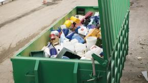 Joven estudiante muere tras caer 11 pisos a un contenedor de basura Joven estudiante muere tras caer 11 pisos a un contenedor de basura