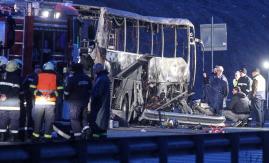 Al menos 45 muertos en un accidente de autobús en Bulgaria Al menos 45 muertos en un accidente de autobús en Bulgaria