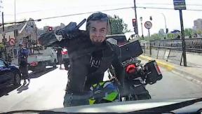 Motociclista que agredió con una cadena a una mujer: "Yo estaba bloqueado en ese momento" Motociclista que agredió con una cadena a una mujer: "Yo estaba bloqueado en ese momento"