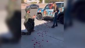 Hombre le propone matrimonio a su pareja rayándole el auto... y su reacción se hace viral Hombre le propone matrimonio a su pareja rayándole el auto... y su reacción se hace viral