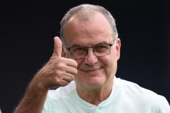Marcelo Bielsa sorprendió con una exclusiva donación para rematar en la Teletón Marcelo Bielsa sorprendió con una exclusiva donación para rematar en la Teletón