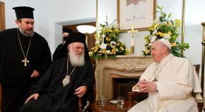 Papa concluye visita a Grecia centrada en la situación de los migrantes Papa concluye visita a Grecia centrada en la situación de los migrantes