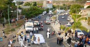 Accidente de carretera deja 49 migrantes muertos y otros 40 heridos al sur de México Accidente de carretera deja 49 migrantes muertos y otros 40 heridos al sur de México
