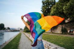 Activistas LGTB+ en el Reino Unido luchan por prohibir las terapias de conversión Activistas LGTB+ en el Reino Unido luchan por prohibir las terapias de conversión