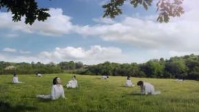Una empresa de Corea del Sur pide perdón por mostrar a mujeres como vacas Una empresa de Corea del Sur pide perdón por mostrar a mujeres como vacas