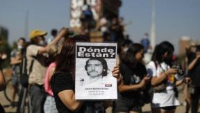 Se registran manifestaciones en Plaza Italia tras muerte de Lucía Hiriart Se registran manifestaciones en Plaza Italia tras muerte de Lucía Hiriart
