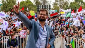 Boric y su eventual llegada a La Moneda: "Ese día no entramos solos, con nosotros entra el pueblo" Boric y su eventual llegada a La Moneda: "Ese día no entramos solos, con nosotros entra el pueblo"