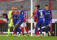 Charles Aránguiz volvió al gol en Alemania pero el Leverkusen perdió en los últimos minutos Charles Aránguiz volvió al gol en Alemania pero el Leverkusen perdió en los últimos minutos