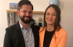 Quién es Irina Karamanos, la "compañera de vida" que Gabriel Boric nombró en su discurso