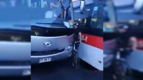 "Vi la muerte": Habla ciclista que fue aplastado entre dos buses tras discusión en Maipú "Vi la muerte": Habla ciclista que fue aplastado entre dos buses tras discusión en Maipú