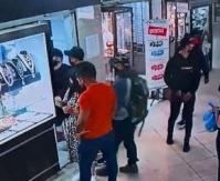Robo frustrado en joyería de Santiago termina en disparos pero sin heridos Robo frustrado en joyería de Santiago termina en disparos pero sin heridos