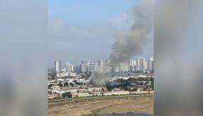 Bomberos trabaja en incendio que afecta a cité en Santiago: al menos 12 familias fueron evacuadas Bomberos trabaja en incendio que afecta a cité en Santiago: al menos 12 familias fueron evacuadas