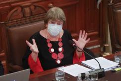 Bachelet visita Convención Constitucional y entrega consejo: "Comuniquen más lo que hacen" Bachelet visita Convención Constitucional y entrega consejo: "Comuniquen más lo que hacen"