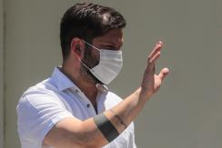 Gabriel Boric llega a San Miguel para vacunarse con tercera dosis contra el Covid-19 Gabriel Boric llega a San Miguel para vacunarse con tercera dosis contra el Covid-19