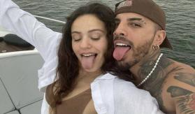 Critican a Rauw Alejandro y Rosalía por masivo concierto no autorizado en Puerto Rico Critican a Rauw Alejandro y Rosalía por masivo concierto no autorizado en Puerto Rico