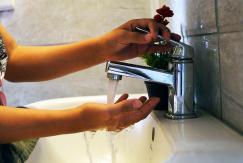 Esval proyecta que región de Valparaíso consumirá 17% más de agua en noche de Año Nuevo Esval proyecta que región de Valparaíso consumirá 17% más de agua en noche de Año Nuevo