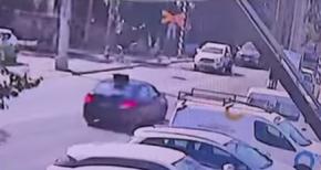Milagrosa salvada de esta conductora cuyo auto quedó en medio de la línea del tren en Padre Hurtado Milagrosa salvada de esta conductora cuyo auto quedó en medio de la línea del tren en Padre Hurtado