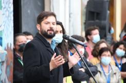 Boric hace un llamado a la unidad en su saludo de año nuevo: "Se vienen cosas buenas para Chile" Boric hace un llamado a la unidad en su saludo de año nuevo: "Se vienen cosas buenas para Chile"