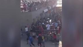Graban intento de linchamiento a hombre acusado de agresión sexual en playa de Antofagasta Graban intento de linchamiento a hombre acusado de agresión sexual en playa de Antofagasta