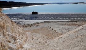 Trabajadores del cobre consideran "extemporánea" la licitación del litio Trabajadores del cobre consideran "extemporánea" la licitación del litio