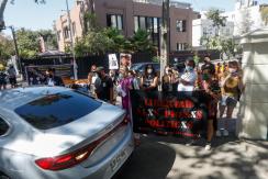 Familiares de presos del 18-O protestaron en la "Moneda Chica": Pidieron acelerar ley de indulto Familiares de presos del 18-O protestaron en la "Moneda Chica": Pidieron acelerar ley de indulto