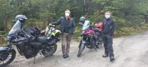 Expulsan a dos turistas canadienses de Parque Nacional por hacer fuego con ramas de bosque nativo Expulsan a dos turistas canadienses de Parque Nacional por hacer fuego con ramas de bosque nativo