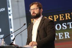 Boric en Enade: "Los mejores ejemplos de sociedades que salen adelante son cuando se unen" Boric en Enade: "Los mejores ejemplos de sociedades que salen adelante son cuando se unen"