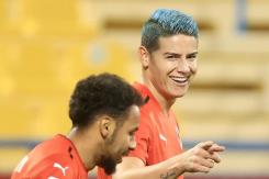 Ayudó a salvarle la vida: James Rodríguez asiste a jugador que sufrió infarto en pleno partido Ayudó a salvarle la vida: James Rodríguez asiste a jugador que sufrió infarto en pleno partido