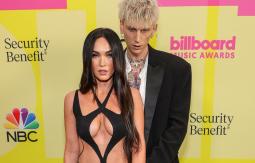 El ritual de compromiso de Megan Fox y MGK que horrorizó a sus fans: se bebieron la sangre del otro El ritual de compromiso de Megan Fox y MGK que horrorizó a sus fans: se bebieron la sangre del otro
