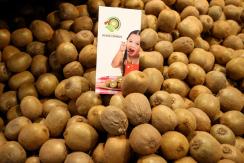 Llega primer embarque de kiwis chinos al mercado chileno