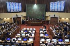 Parlamentarios de oposición valoran decisión de Corte de Copiapó de frenar licitación del litio Parlamentarios de oposición valoran decisión de Corte de Copiapó de frenar licitación del litio