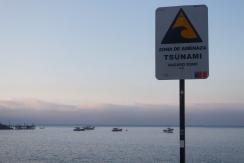Onemi activa alerta de tsunami menor en Rapa Nui tras erupción de volcán submarino en Tonga Onemi activa alerta de tsunami menor en Rapa Nui tras erupción de volcán submarino en Tonga