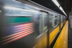 Un hombre asesina a una mujer empujándola a las vías del metro en Nueva York Un hombre asesina a una mujer empujándola a las vías del metro en Nueva York