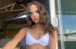Mujer se manda tragos a sí misma durante citas para aparentar tener otros pretendientes Mujer se manda tragos a sí misma durante citas para aparentar tener otros pretendientes