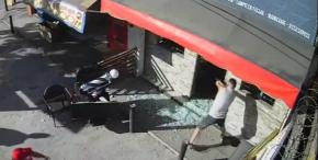 [VIDEO] Revelan impactantes imágenes de balacera en barbería de Maipú