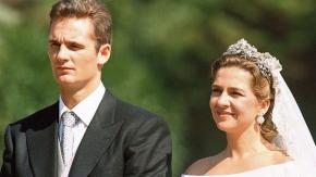 Infanta Cristina de Borbón e Iñaki Urdangarín se separan tras publicarse fotos de él con otra mujer Infanta Cristina de Borbón e Iñaki Urdangarín se separan tras publicarse fotos de él con otra mujer