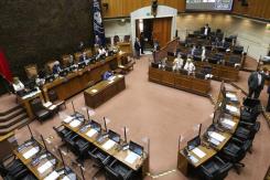 Senado aprueba impuesto al lujo y exenciones tributarias para financiar la PGU Senado aprueba impuesto al lujo y exenciones tributarias para financiar la PGU