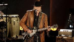 La disputa por un podcast "antivacunas" que llevó a Spotify a retirar catálogo del músico Neil Young La disputa por un podcast "antivacunas" que llevó a Spotify a retirar catálogo del músico Neil Young