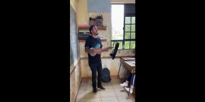 El profesor chileno en Kenia que le enseñó "El baile de los que sobran" a sus alumnos y alumnas El profesor chileno en Kenia que le enseñó "El baile de los que sobran" a sus alumnos y alumnas