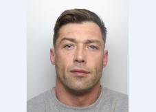 "Si lo encuentro, me lo quedo": Foto del fugitivo más guapo de Inglaterra causó furor en Twitter