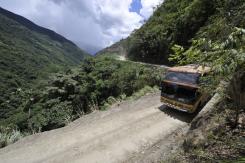 Al menos 11 muertos en accidente de autobús en Bolivia Al menos 11 muertos en accidente de autobús en Bolivia