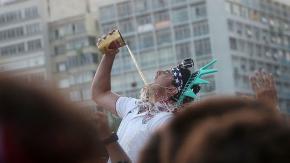 Por qué se piensa que el alcohol es relajante y de dónde surgió esa idea equivocada