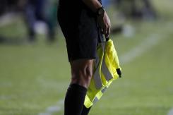 Las disculpas del guardalínea que olvidó el banderín en el partido de Chile y Argentina Las disculpas del guardalínea que olvidó el banderín en el partido de Chile y Argentina