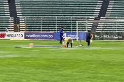 Granizos en La Paz: con pozas espera la cancha del Hernando Siles el duelo entre Bolivia y Chile Granizos en La Paz: con pozas espera la cancha del Hernando Siles el duelo entre Bolivia y Chile
