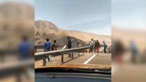 Carabineros aclara que extranjeros ayudaron a desarmar barricadas en Iquique Carabineros aclara que extranjeros ayudaron a desarmar barricadas en Iquique
