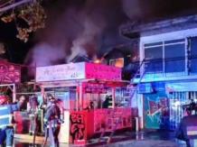 Dos casa y dos locales comerciales destruidos por un incendio en El Bosque Dos casa y dos locales comerciales destruidos por un incendio en El Bosque
