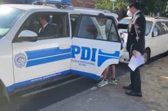 Detienen a sujeto que golpeaba con un bate de madera a otra persona en plena vía pública en Curicó Detienen a sujeto que golpeaba con un bate de madera a otra persona en plena vía pública en Curicó