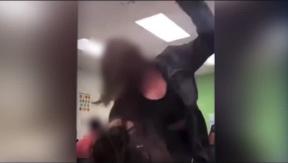 Conmoción por video de estudiante golpeando a compañera en EE.UU hasta dejarla inconsciente Conmoción por video de estudiante golpeando a compañera en EE.UU hasta dejarla inconsciente