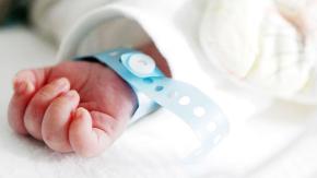 Corte ordena transfusión de sangre a recién nacido: Sus padres se negaban por su religión Corte ordena transfusión de sangre a recién nacido: Sus padres se negaban por su religión
